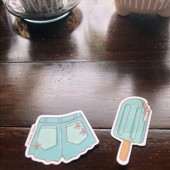 PURA VIDA & VINEYARD VINES & MORE RARE STICKERS 🌊 - Picture 2 of 3